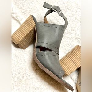 New! Gray Dolce Vita sandals size 8